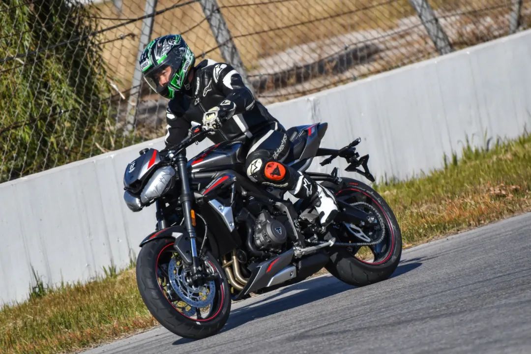 moto2凯旋极速,凯旋765rsmoto2限量版试驾