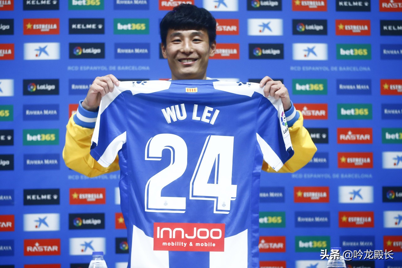 武磊留洋对比,武磊赛季首球五星红旗