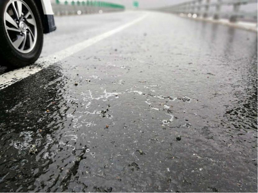 雨天打滑是轮胎原因吗,新轮胎雨天打滑