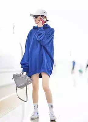 这篇春晚穿搭主要是来回(应)馈(付)社(老)会(板)的!