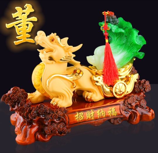 招财辟邪金色貔貅头像,背上有金元宝的貔貅招财纳福