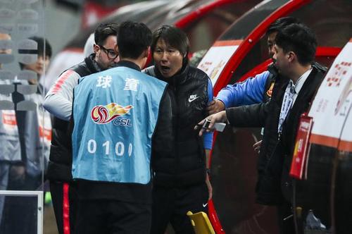 球童是怎么做的,球童主要做什么呢