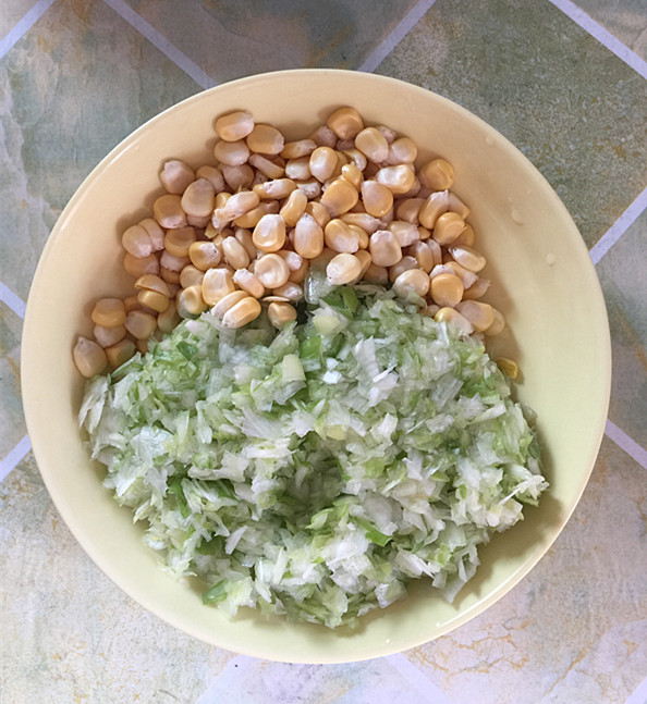 40年厨师开锅,冷水蒸饺子好还是热水蒸饺子好