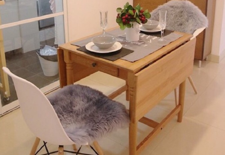 菜凉了才能放桌子上，掉漆，留印，难擦洗，想把实木换玻璃餐桌？