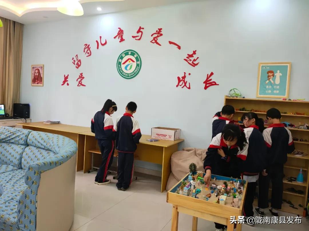 安康市坝河镇九年制学校,康县王坝镇九年制学校教师张燕