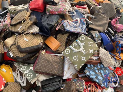 还在闲鱼微信买“超A”包？广州白云区刚销毁了过亿元“流嘢”