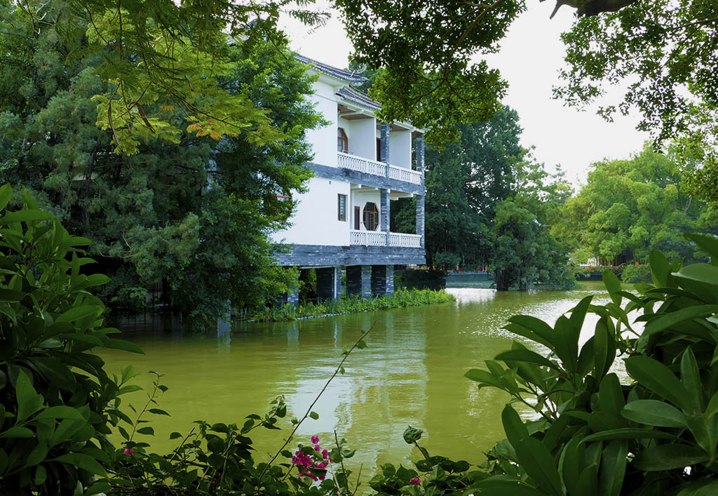 惠州西湖苏东坡小妾墓,惠州西湖和苏东坡有什么关系