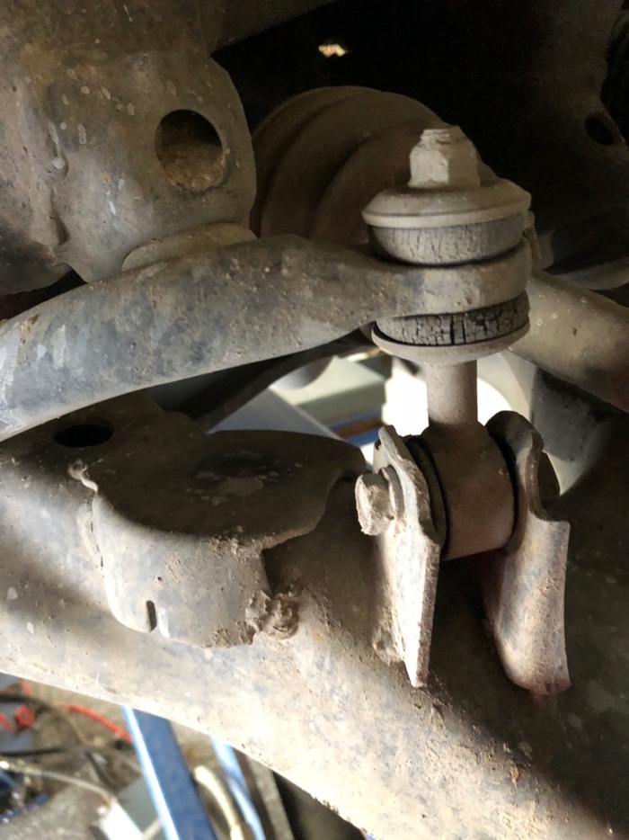 月薪5000,能买二手豪华BBA吗?看看这辆奔驰S600底盘,就明白了