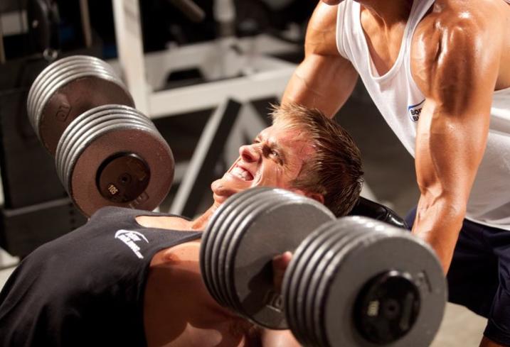 增肌最佳组间休息时间,健身每个动作间歇休息必须站立吗