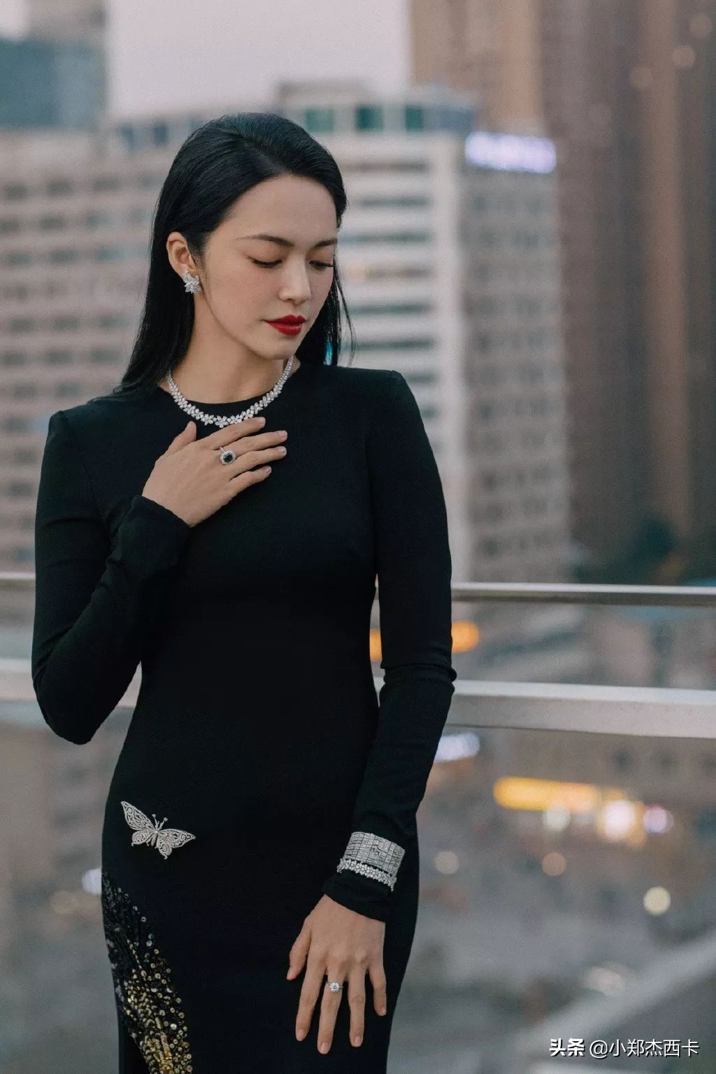 英国第一女友穿$69大衣助攻，鲍里斯大获全胜...|郑尔摩斯周报