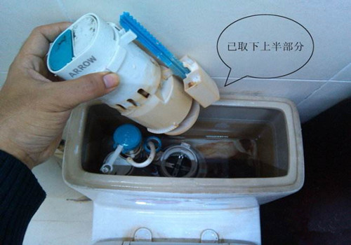 安马桶时从马桶边漏水是咋回事,马桶漏水有可能是马桶内部破了吗