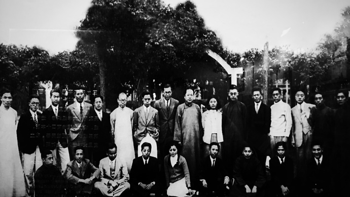 复旦新闻系谁成立的,复旦大学新闻学院简史