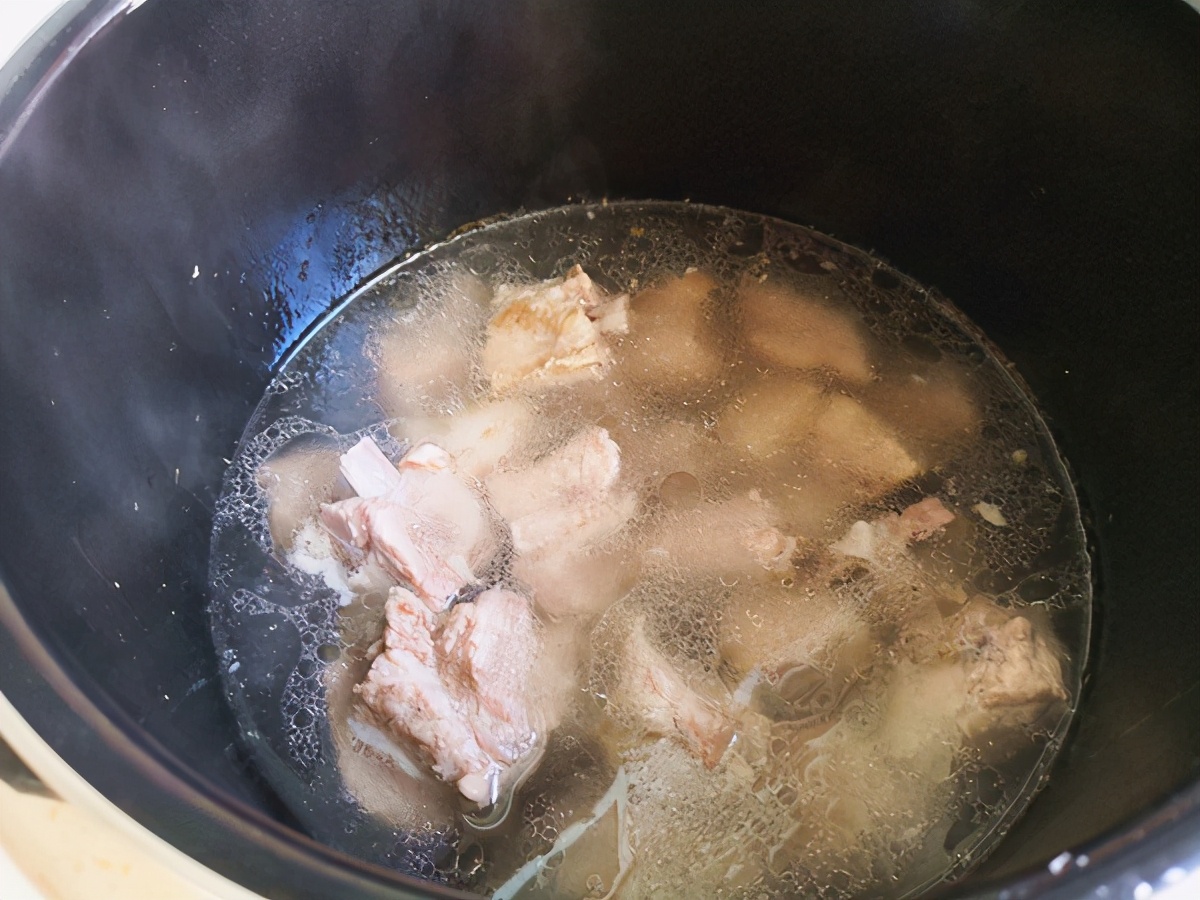 排骨不管怎么做是不是要先煮开,排骨最正确焯水没有料酒怎么办