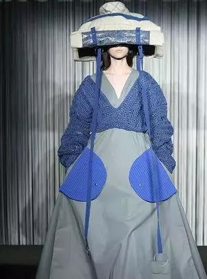 国潮这回对味儿了，不看logo还以为是巴黎世家！