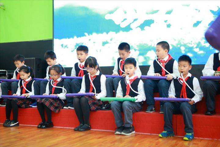 让每朵鲜花都艳丽：西安五十五中师生共创的校园歌曲教育叙事