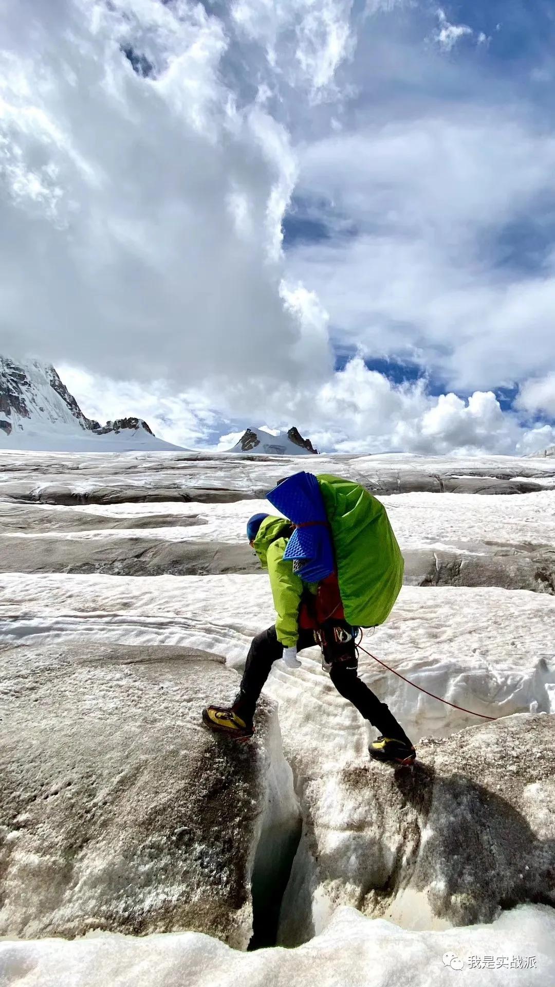 始祖鸟冲锋衣betalt和alphasv怎么选,始祖鸟冲锋衣alphasv6代黑金和蓝色