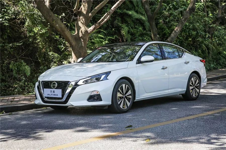 日产天籁买白色还是黑色,日产天籁要买2010款还是2013款