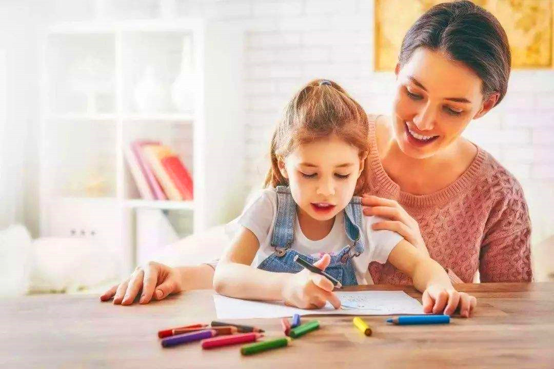 儿童对色彩的敏感期,小孩对色彩的敏感度高的表现