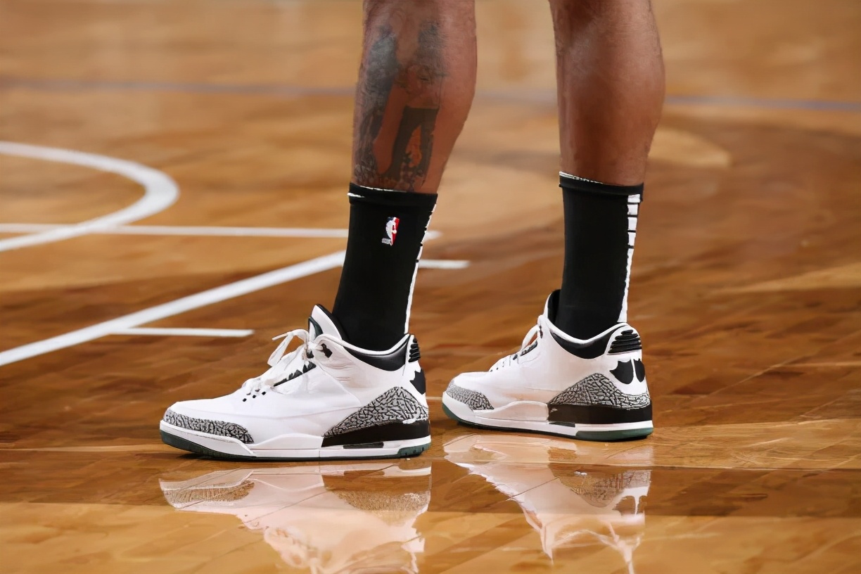 nba球星上脚安踏野球帝联名鞋,安踏携欧文新配色亮相