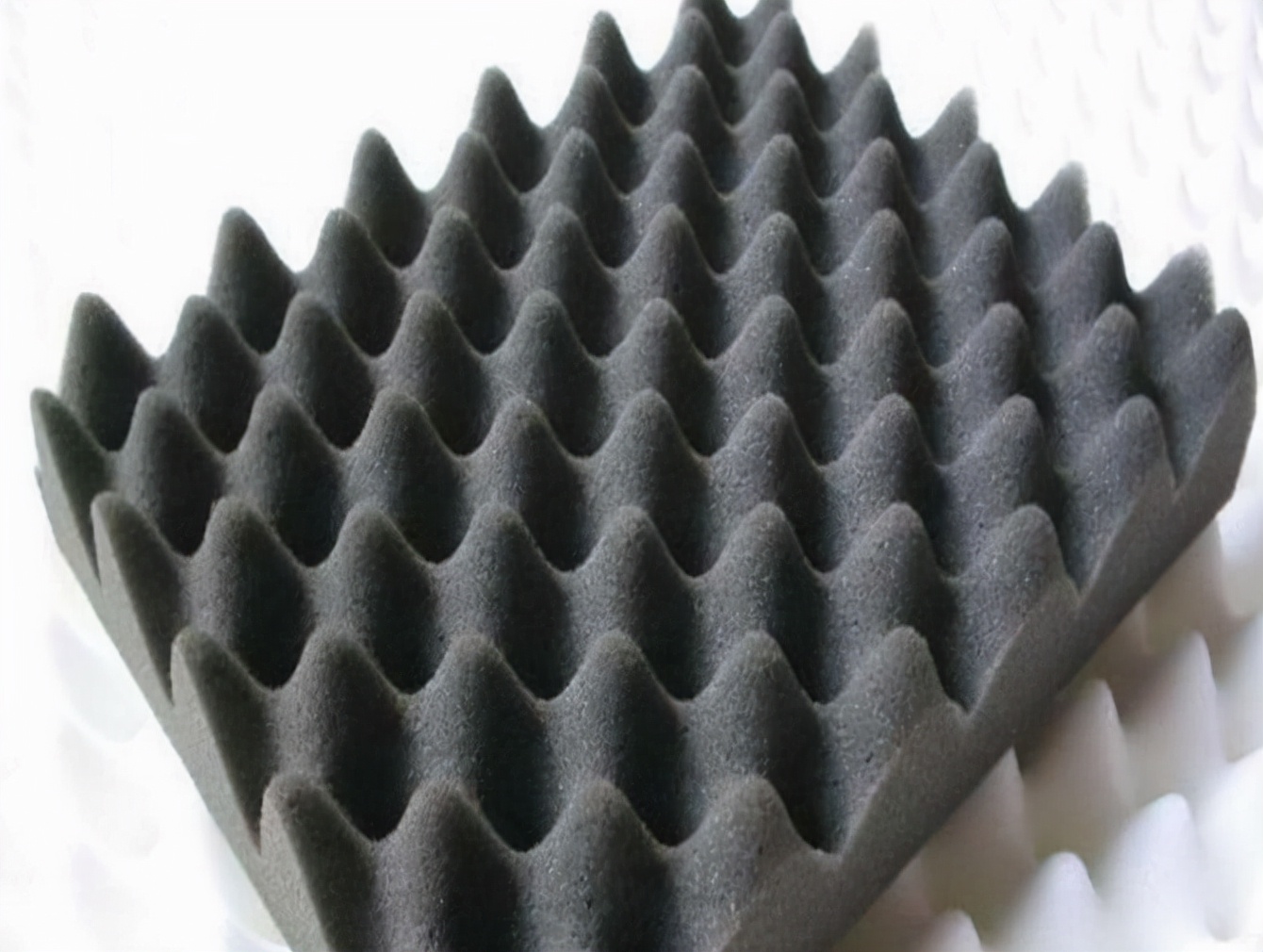 卧室安装隔音箱能隔音吗,隔音房用什么隔音材料做最隔音