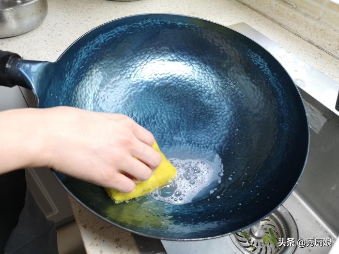 大铁锅正确开锅方法不粘锅视频,新铁锅直接烧了怎么办