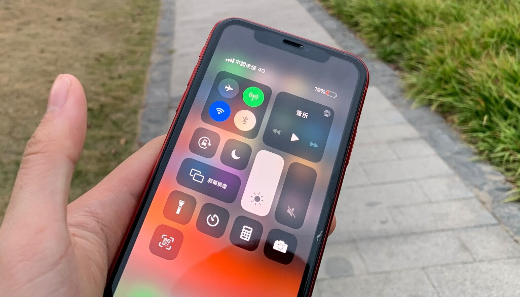 iphone11重度使用一天几充,iphone11重度游戏耗电测评