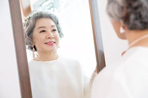 哪款素颜霜不容易暗沉,涂上一整天都不会暗沉的素颜霜