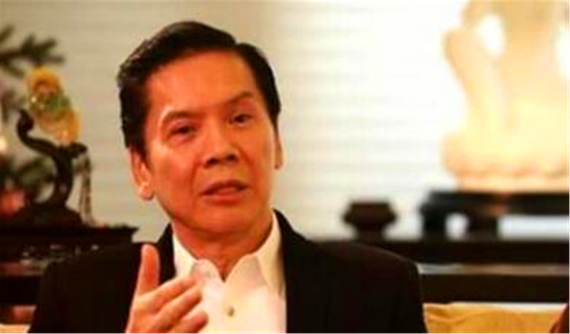 北京90年代的小混混，追着向华强一路打到深圳，凭一把刀闯浙江村