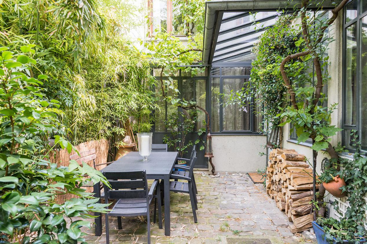 11层顶楼带阁楼露台,顶层带阁楼露台和底层带院子