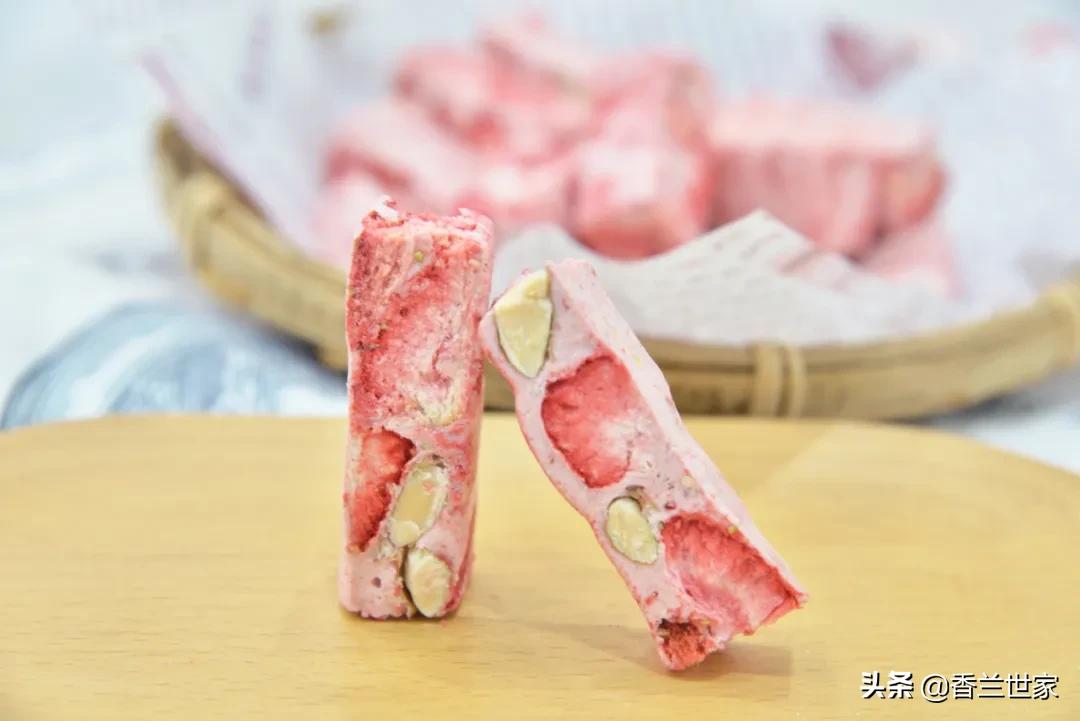 「香兰教程」熬糖版牛轧糖，这样做的牛轧糖好像草莓味的云朵