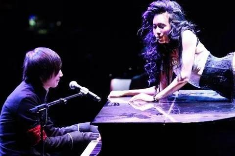 百搭天后莫文蔚，除言承旭外盘点与她舞台上合作过的男明星