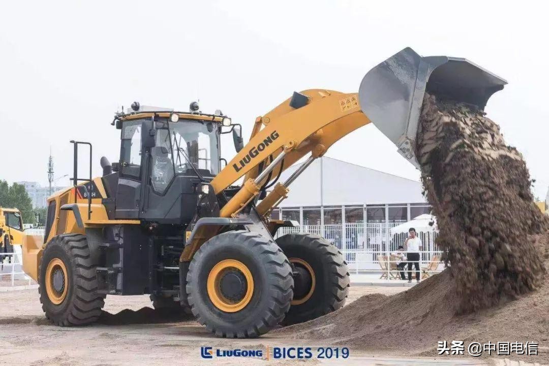 千里之外的装载机，走你！