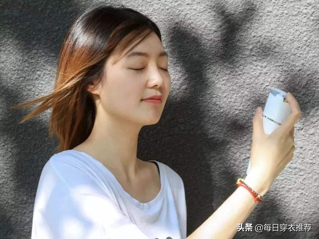 化妆需要先用防晒霜还是bb霜好,夏季化妆先用防晒霜还是bb霜呢