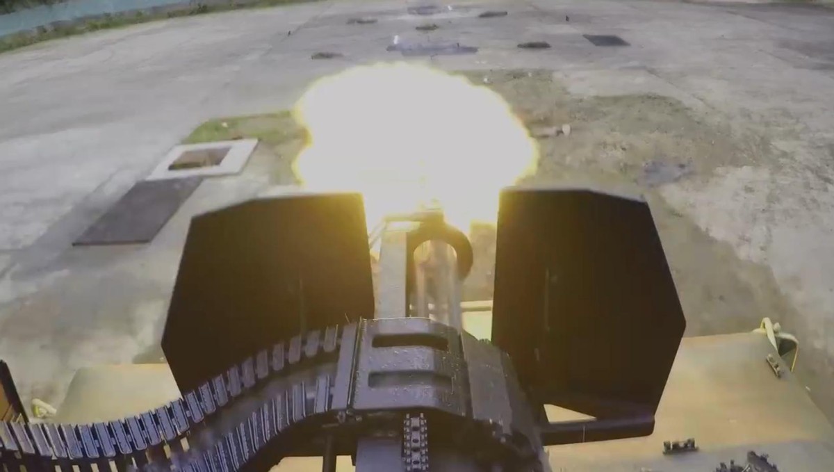 新强式机枪正面照珠海航展,珠海航展舱门机枪