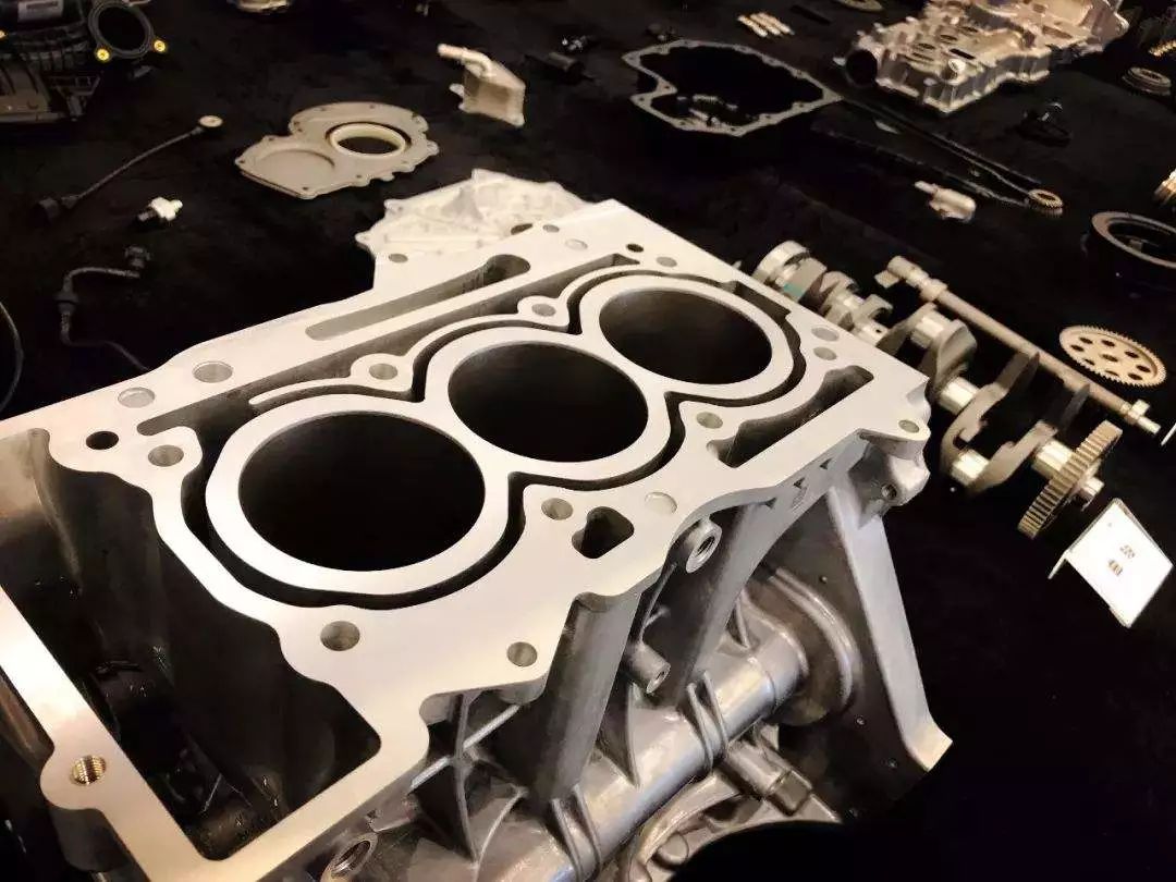 动力不足但是油耗不高,动力不输燃油版