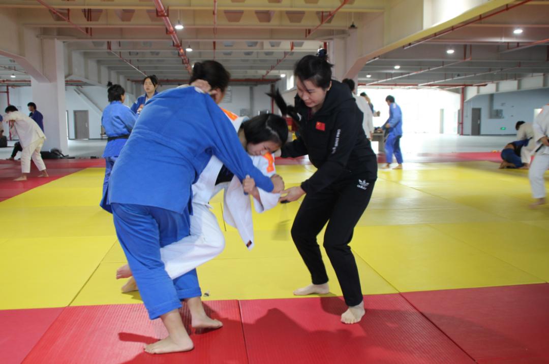 玉溪女健身教练,玉溪体育运动学校女子篮球队教练