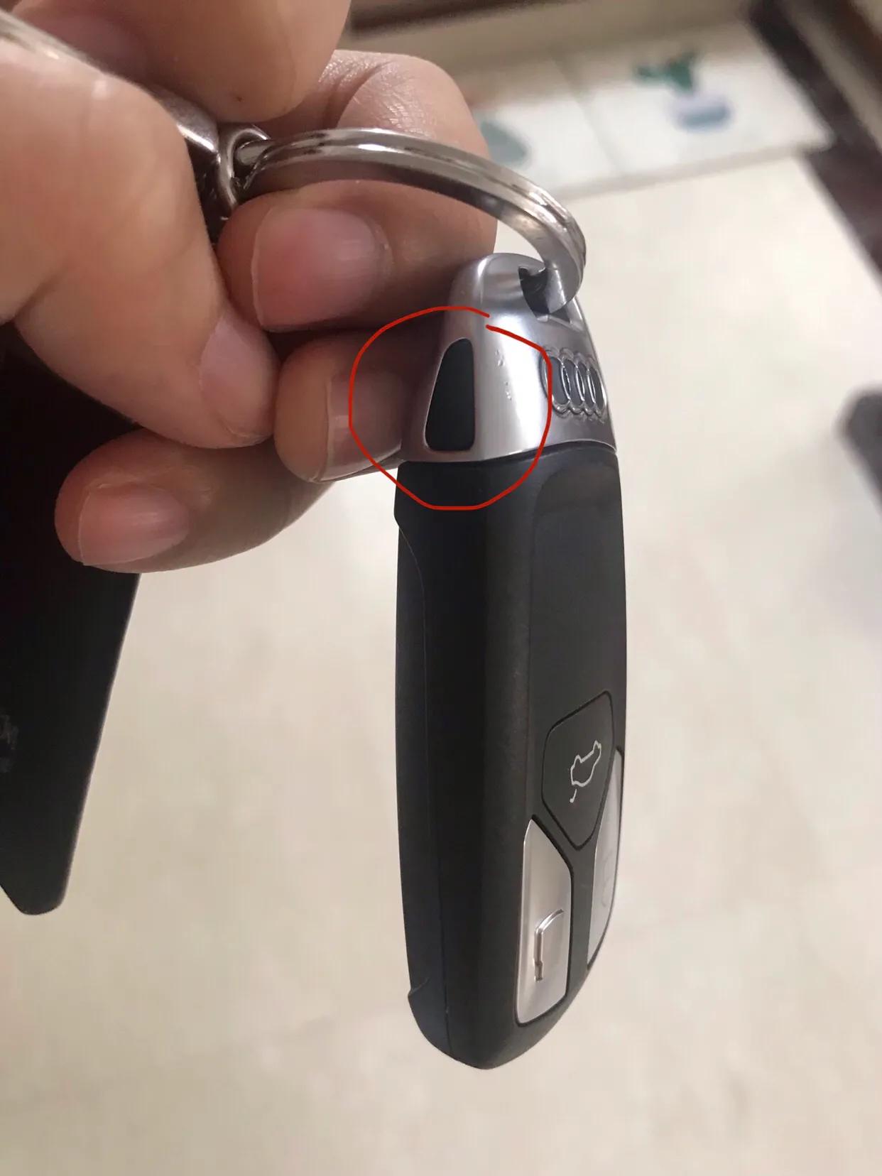 新款AudiA4车钥匙没电车怎么启动