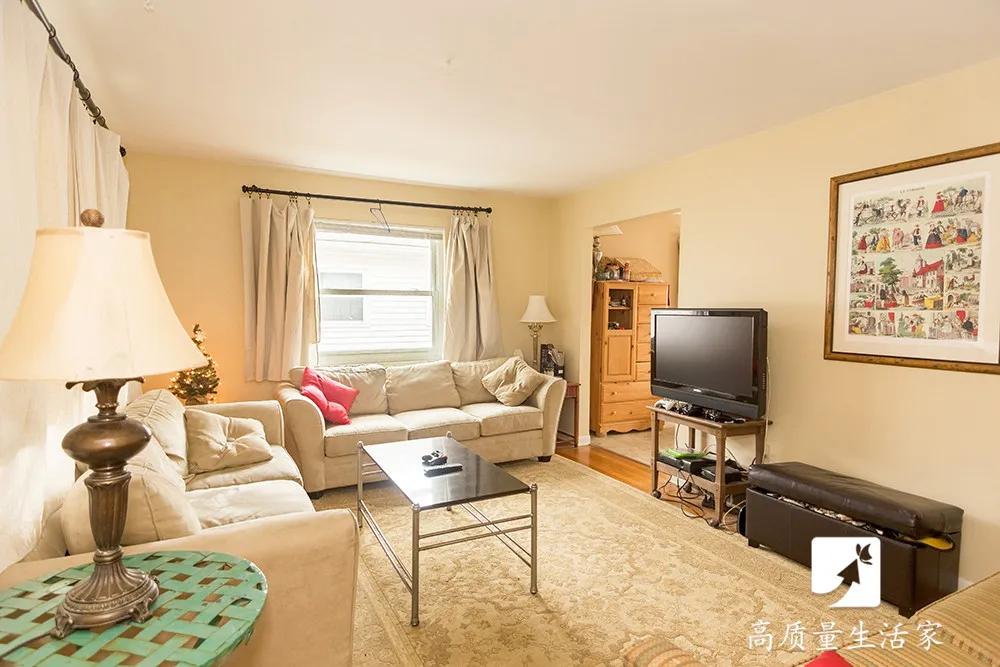 电视挂墙上好看还是放电视柜上好,电视机挂在墙上电视柜高度多少