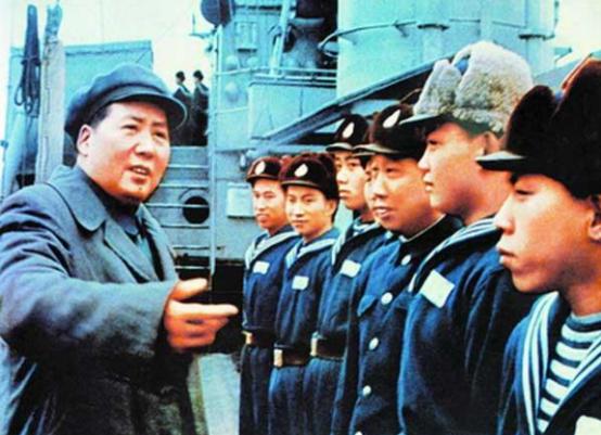 毛主席去青岛视察，顺便去肖劲光家做客：让你夫人做个苦瓜炒鸭子