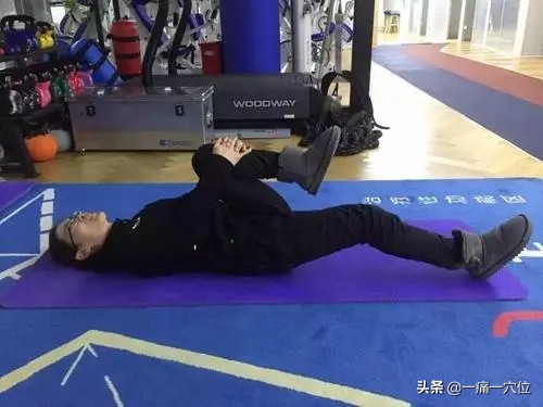 腰部弯腰时和蹲下时疼得厉害,弯腰起身后腰部脊柱突然疼怎么办