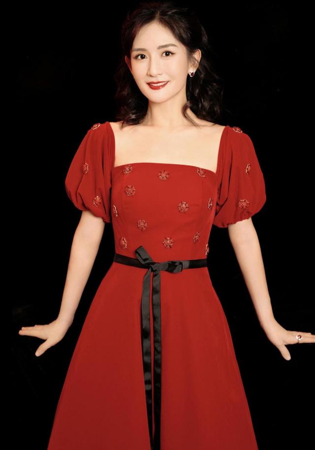 皮肤黑黄的女生穿什么颜色好看,颜值高的女人发色