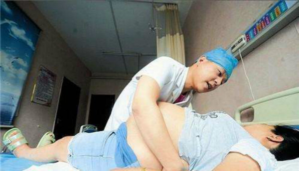 产科男医生越来越多，产妇有苦说不出，但他们这3个优势不得不服