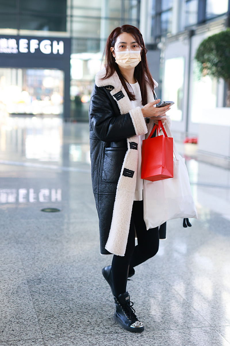 洪欣最新穿衣搭配,洪欣冬装穿搭