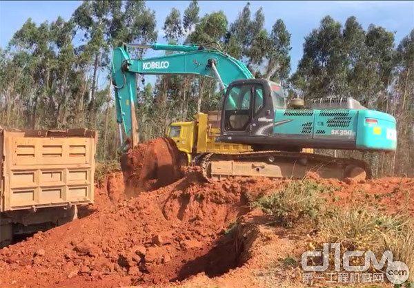 刘老板新挖掘机,刘老板云南