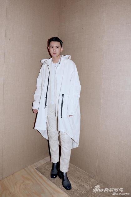 杨幂刘雯的时髦感,杨幂巴黎时装周走秀视频