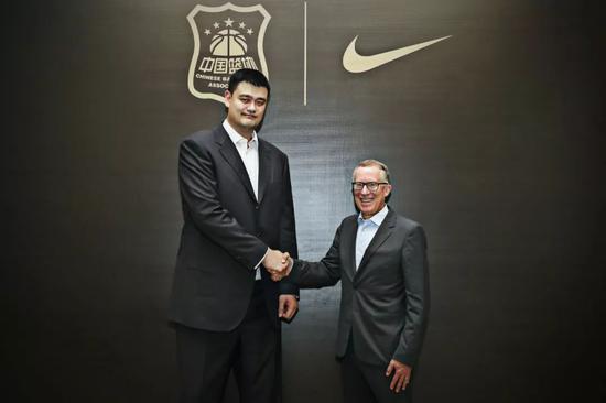 中国男篮出手即证明海报,出手即证明中国篮球全新战袍亮相