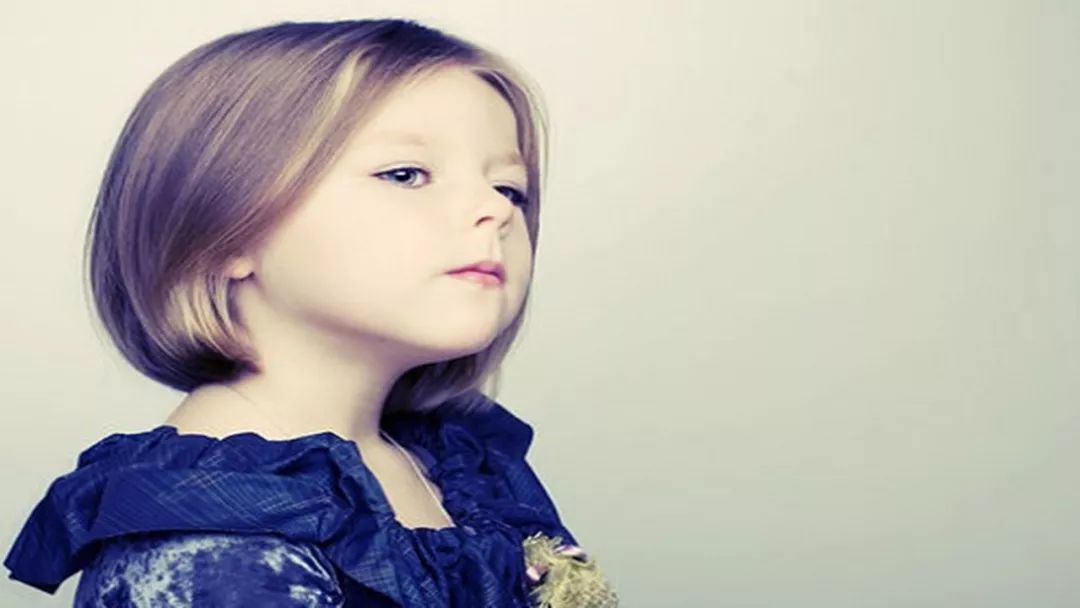 为何孩子总是霸道任性？和家长有关系，家长应该这么教育孩子