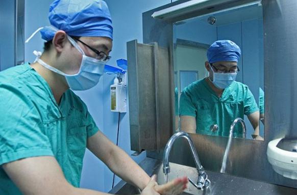 产妇讲述剖腹产经历,妇产科医生讲述侧切