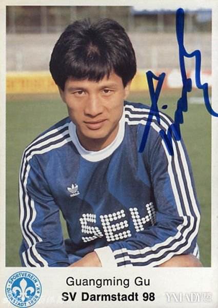 40岁中国足球留洋传奇宣布退役,目前留洋的中国足球运动员有哪些