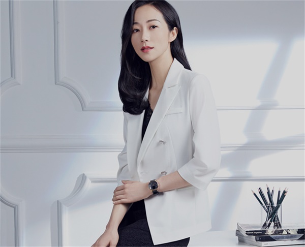 运动女装品牌夏季新款 (戈蔓婷女装夏季简约风怎么穿)